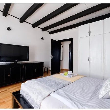 Svetogorska Tri Apartment *